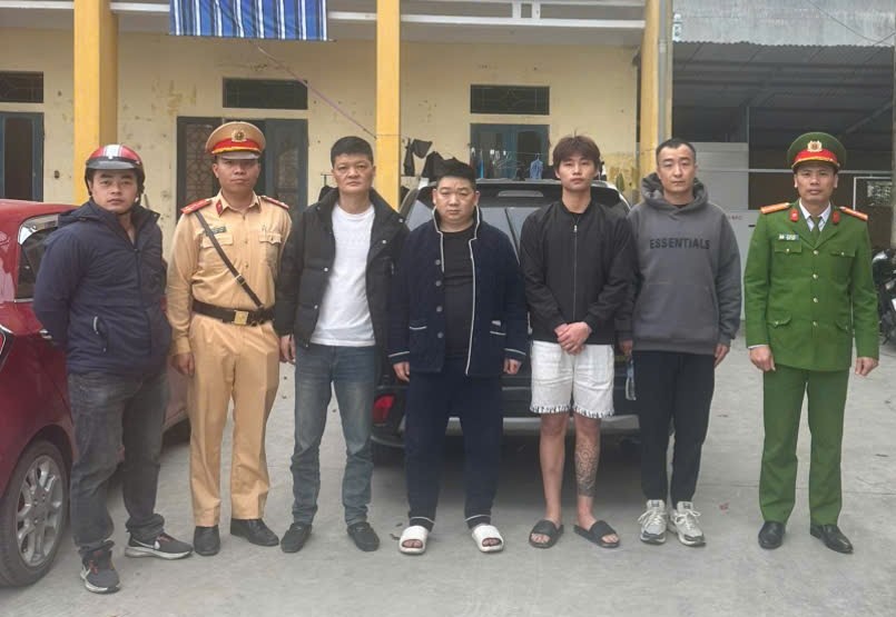 Phòng Cảnh sát giao thông phát hiện 05 người nước ngoài không có hộ chiếu và thị thực cá nhân